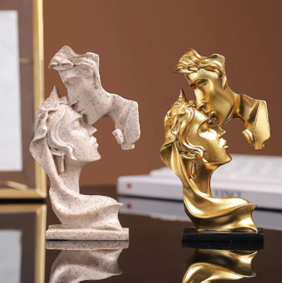 Rensin Lovers Statue